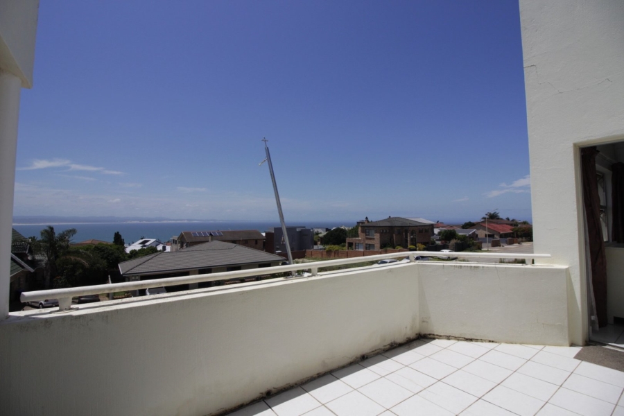 5 Bedroom Property for Sale in Wavecrest Eastern Cape